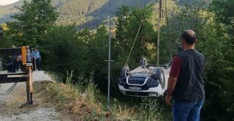 Kastamonu’da otomobil tarlaya yuvarlandı: 3 yaralı