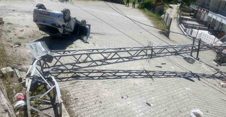 Kastamonu'da otomobilin takla atıp aydınlatma direğine çarpması sonucu 1 kişi yaralandı