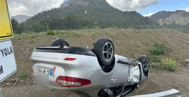 Kastamonu'da Sağanak Yağış Sonrası Takla Atan Otomobil