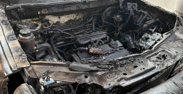 Kastamonu'da seyir halindeki cip motor yangını nedeniyle kullanılamaz hale geldi