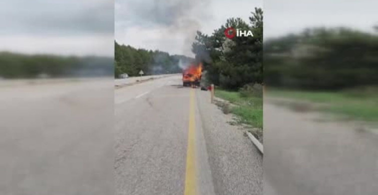 Kastamonu'da Seyir Halindeki Kamyonet Yangını