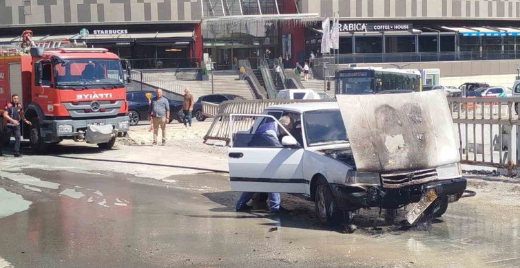 Kastamonu'da seyir halindeki otomobilde yangın çıktı