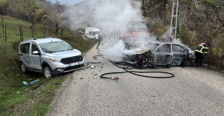 Kastamonu'da Trafik Kazası: İki Yaralı