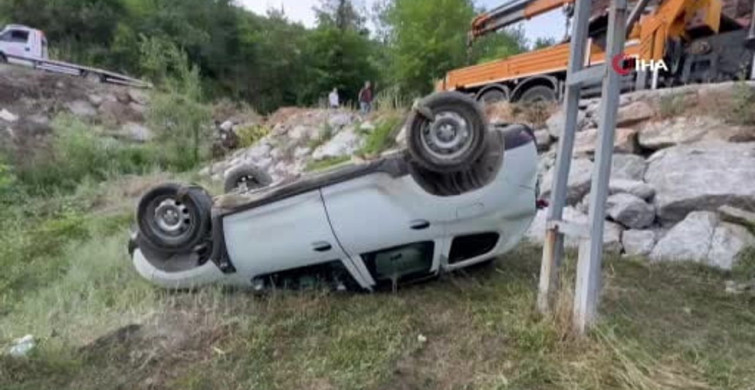 Kastamonu’da yoldan çıkan otomobil tarlaya yuvarlandı, 3 yaralı