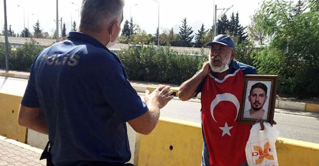 Katile Verilen Cezayı Az Buldu, Şah Damarına Bıçak Dayadı