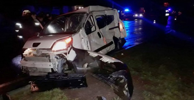 Katliam Gibi Kaza! Yolcu Otobüsü Kamyonete Çarptı