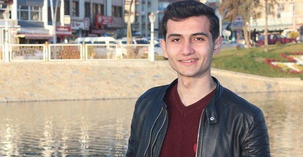 Kavgayı Ayırmak İsterken Bıçaklanan Öğrenci Hayatını Kaybetti