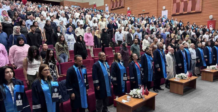 Kayı Uygulamalı Bilimler Fakültesi'nde mezuniyet sevinci
