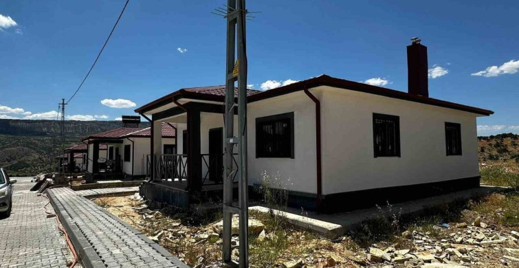 Kaymakam Aslan, Deprem Konutlarında İncelemelerde Bulundu
