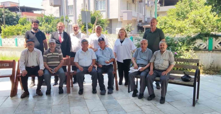 Kaymakam doğdu, aşure programında vatandaşlarla buluştu