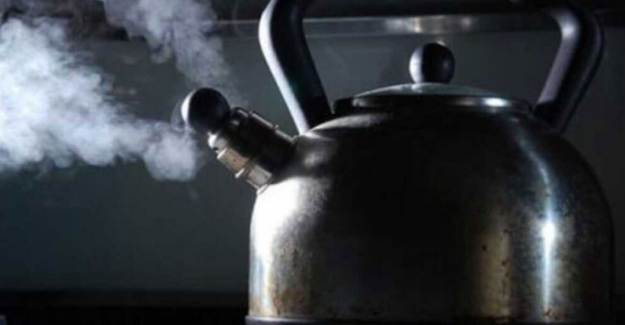 Kaynar Su Dolu Çaydanlığı Fırlattı, Eşi ve Kızını Yaraladı