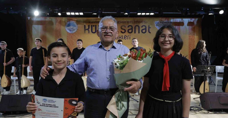 Kayseri Büyükşehir Belediyesi Konservatuvarı Mezuniyet Töreni Coşkusu