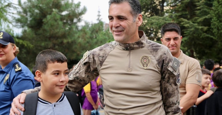 Kayseri Emniyet Müdürü, Şehit Çocuklarını Okula Götürdü