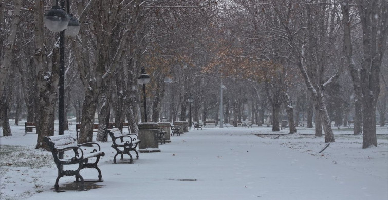 Kayseri ve Yozgat'ta Kar Yağışı Etkili Olmaya Devam Ediyor