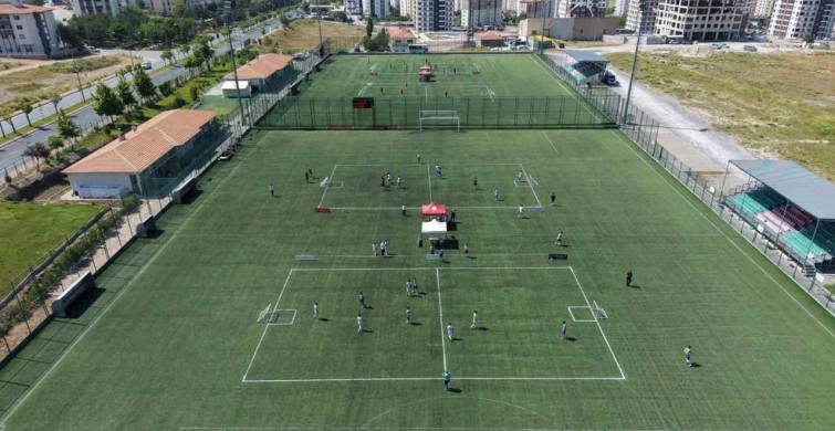 Kayseri’de 5x5 futbol gençlik kupası başladı