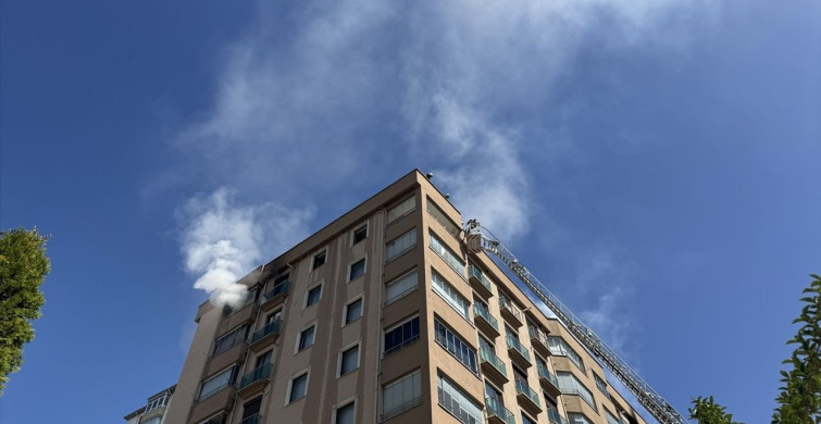 Kayseri'de Apartman Çatısında Yangın Kontrol Altına Alındı