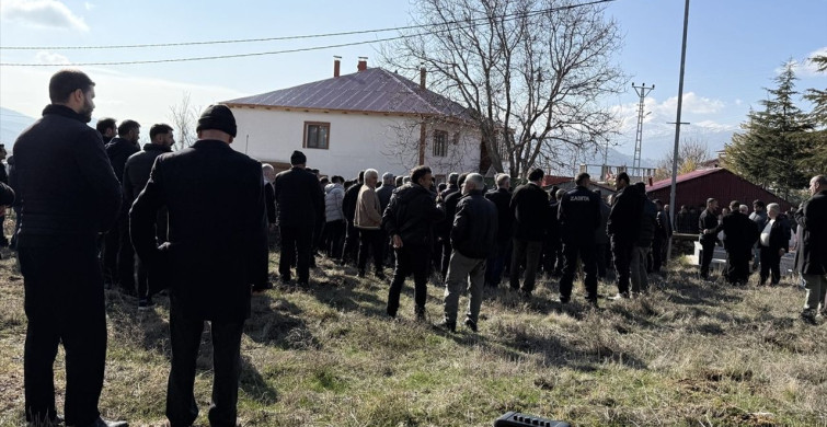 Kayseri'de Apartman Görevlisi Melek Gül'ün Cenazesi Kahramanmaraş'ta Defnedildi