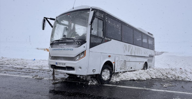 Kayseri'de Cenaze Taşıyan Midibüs Devrildi