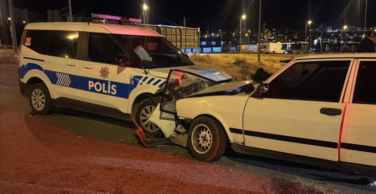 Kayseri'de Dur İhtarı Sonrası Kaza: 2 Polis Yaralı