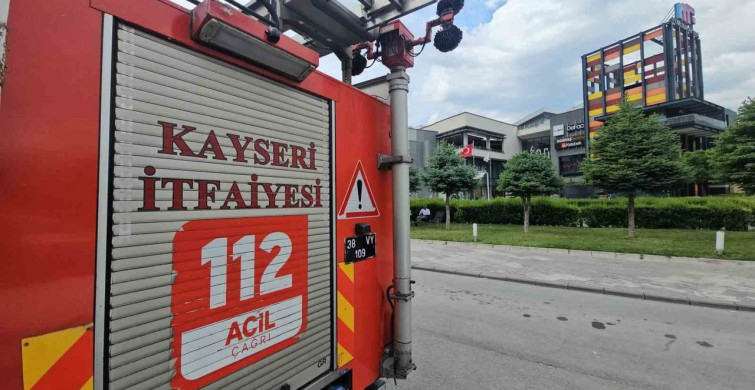 Kayseri'de Forum AVM Önünde Bomba İhbarı