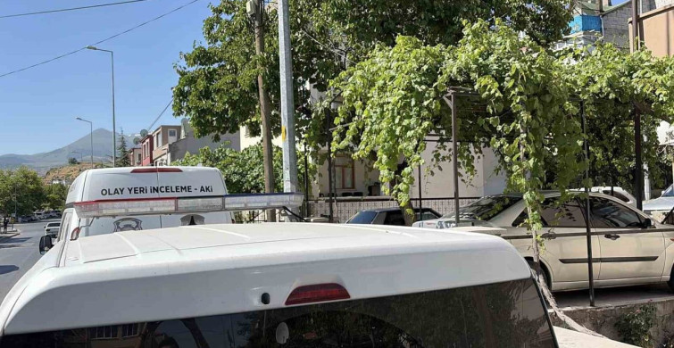 Kayseri'de göğsünden bıçaklanan 30 yaşındaki genç hastaneye kaldırıldı