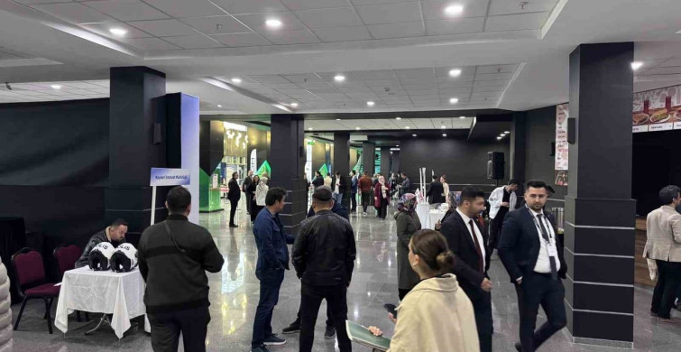 Kayseri'de İş Arayanlar ve İşverenler Buluştu