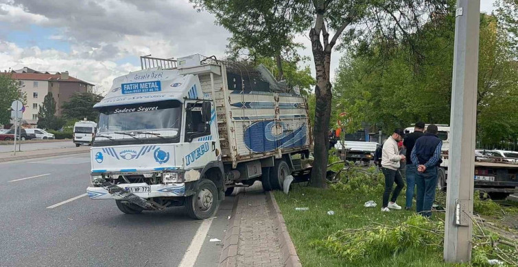 Kayseri'de Kamyon ve Otomobil Çarpıştı: 1 Yaralı