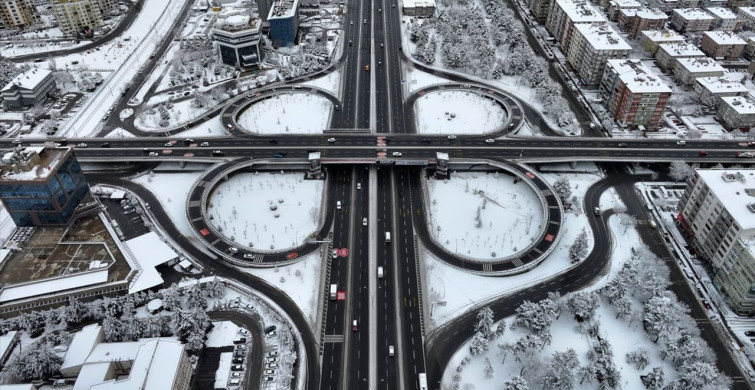 Kayseri'de Kar Yağışı Etkisini Artırıyor