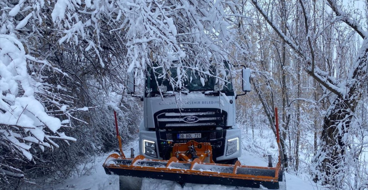 Kayseri'de Kar Yağışı Sebebiyle Kapalı 195 Mahalle Yolu Ulaşıma Açıldı