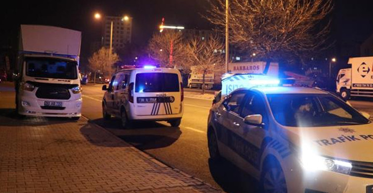 Kayseri'de Kısıtlama Saatlerinde Polisle Kamyonet Arasında Kovalamaca!