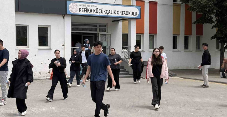 Kayseri'de polis, geç kalan adayları sınava yetiştirmek için devreye girdi