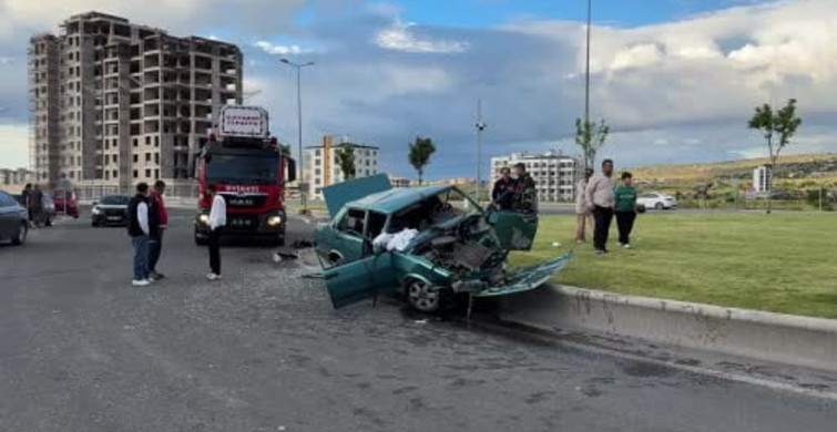 Kayseri'de refüje çıkan otomobil hurdaya döndü: 1’i ağır 4 yaralı