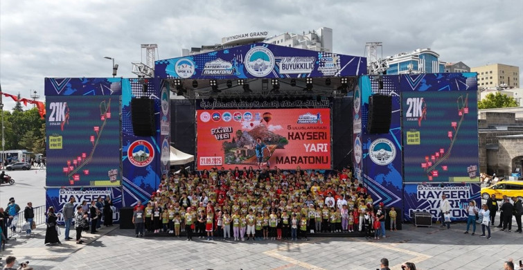 Kayseri'de Renkli Çocuk Maratonu ve Baby Run Etkinliği Düzenlendi