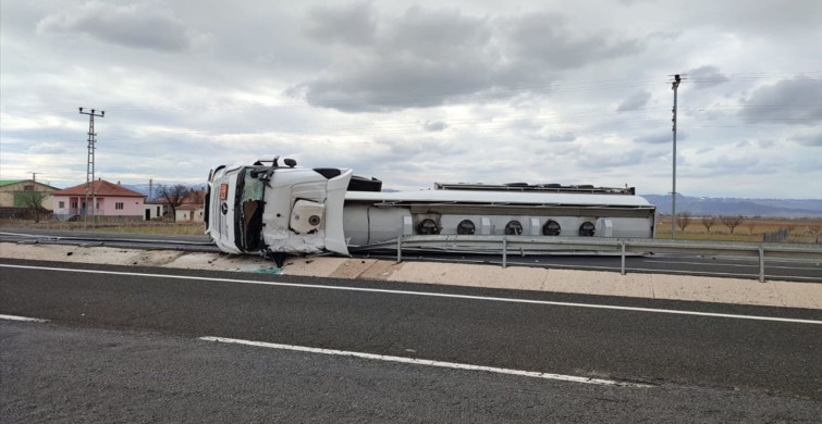 Kayseri'de Tanker Devrildi: Sürücü Yaralandı