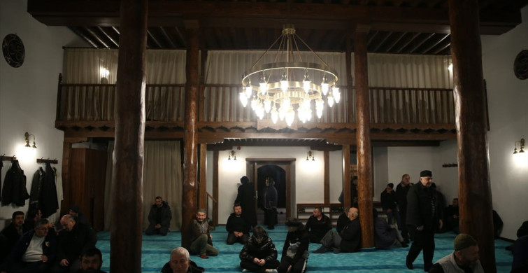 Kayseri'de Tarihi Tasmakıran Cami İbadete Açıldı