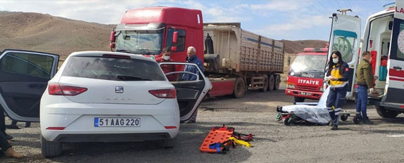 Kayseri'de Tır İle Otomobil Çarpıştı!
