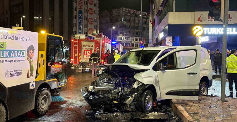 Kayseri'de Trafik Kazası: 2 Yaralı