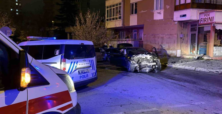 Kayseri'de Trafik Kazası: Bahçe Duvarı Yıkıldı