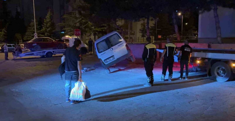 Kayseri'de trafik kazası: hafif ticari araç yan yatarken 3 kişi yaralandı
