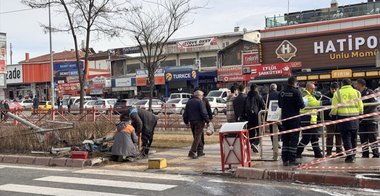 Kayseri'de Tramvay Durağında Kaza: 3 Yaranın Hastaneye Kaldırılması