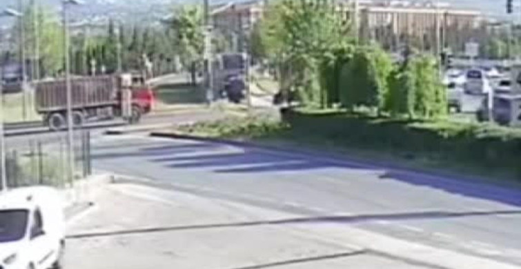 Kayseri'de Tramvay ve Kamyon Çarpıştı