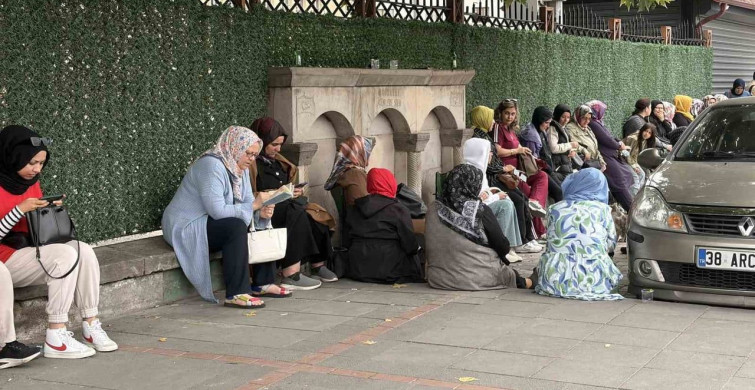 Kayseri'de YKS'ye 2 dakika geç kalan öğrenciye sınav kapısından dönmek zorunda kaldı