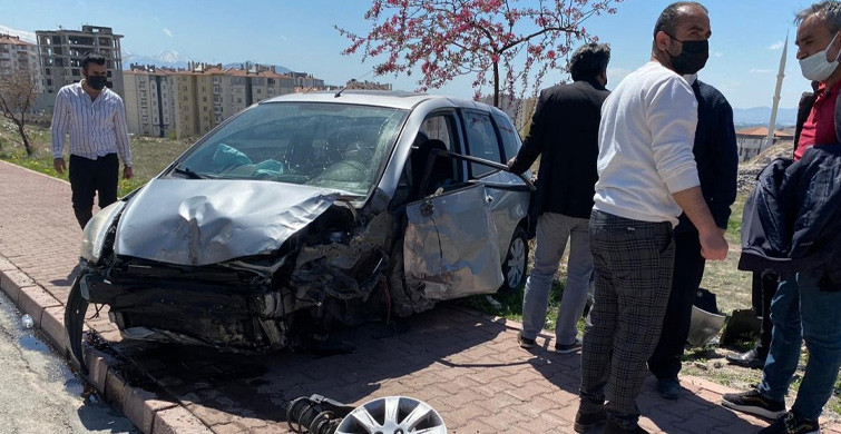 Kayseri’de Yoldan Çıkan Araç Takla Attı