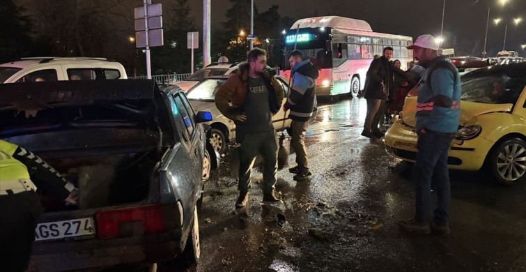 Kayseri'de Zincirleme Trafik Kazası: 2 Yaralı