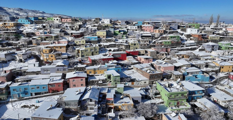 Kayseri'nin Büyüleyici Renkli Evleri Karla Kaplandı