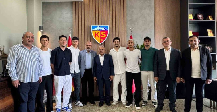 Kayserispor altyapıdan 6 oyuncu ile profesyonel sözleşme imzaladı