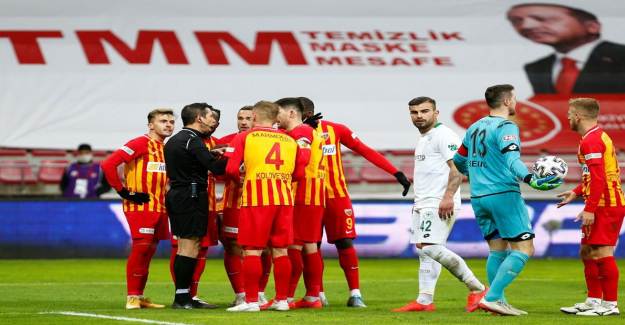 Kayserispor Yönetimi Lennon'un Kırmızı Kartının İptal Edilmesini İstiyor