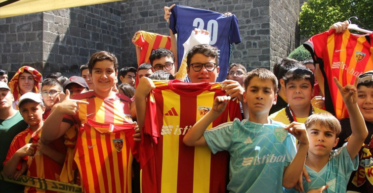 Kayserispor'da İmza Günü Coşkusu