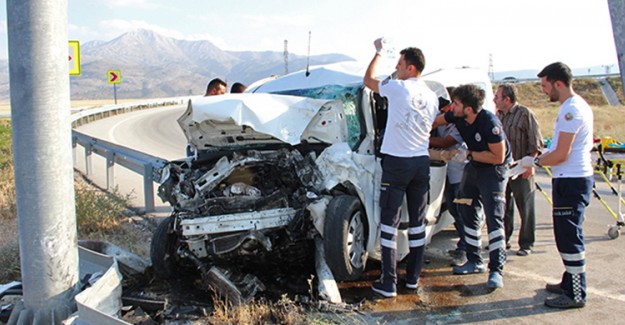 Kazada Sıkışan Sürücü İçin Herkes Seferber Oldu
