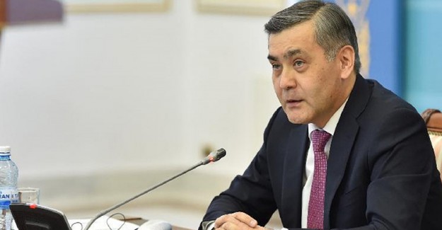 Kazakistan Savunma Bakanı BAE Büyükelçisi ile Görüştü